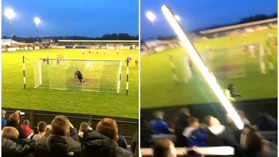 Un portero destroza la iluminación de un estadio Un portero destroza la iluminación de un estadio