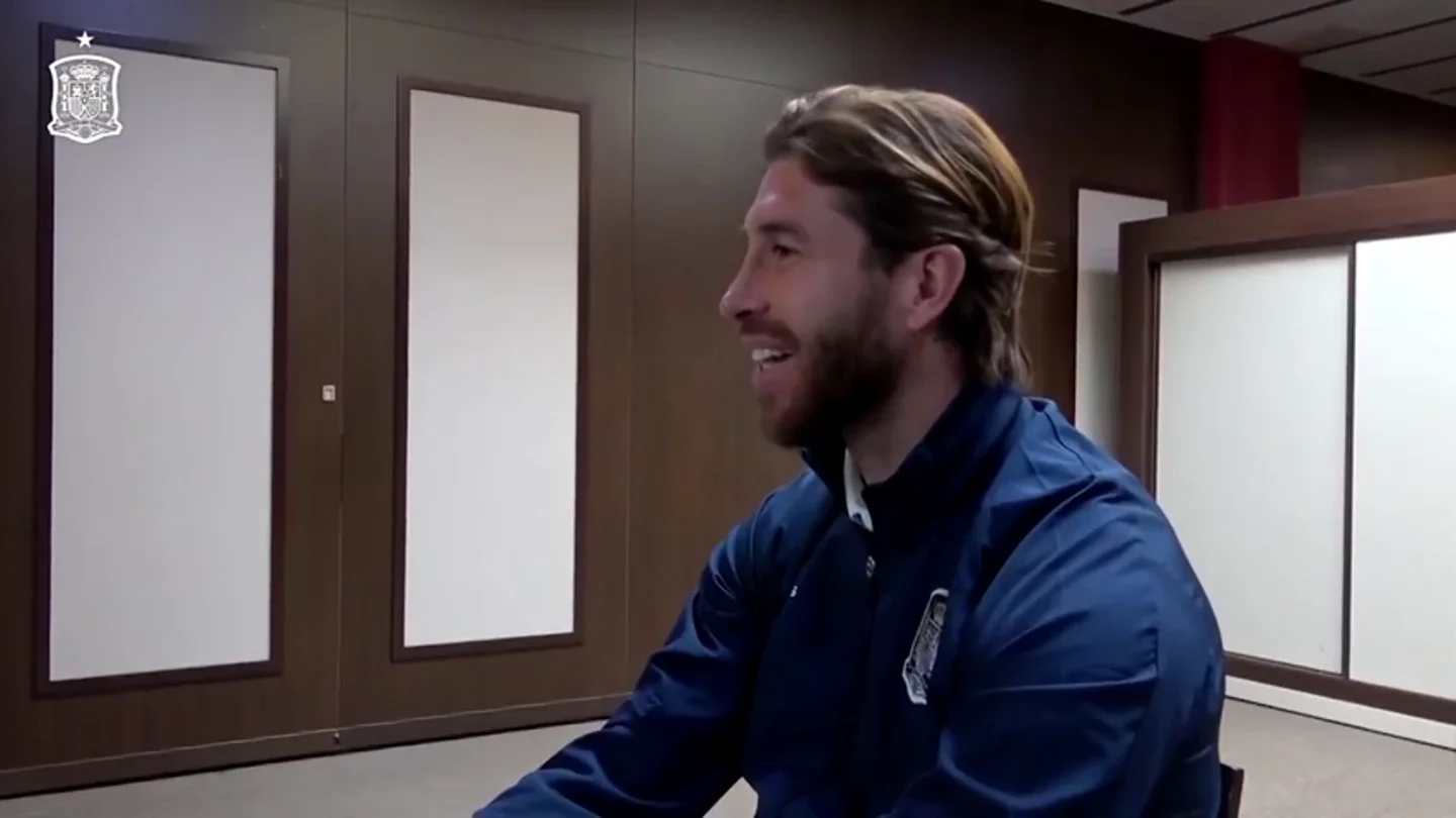 Sergio Ramos desvela qué hizo con su primer sueldo como futbolista: "Fue muy bonito" Sergio Ramos desvela qué hizo con su primer sueldo como futbolista: "Fue muy bonito"