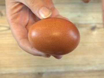 Esta es la mejor forma científica de cascar un huevo