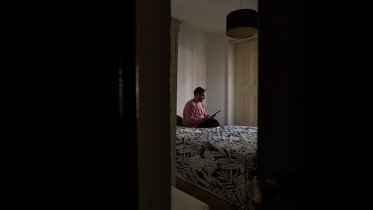 Íñigo en su piso compartido de Malasaña Íñigo en su piso compartido de Malasaña