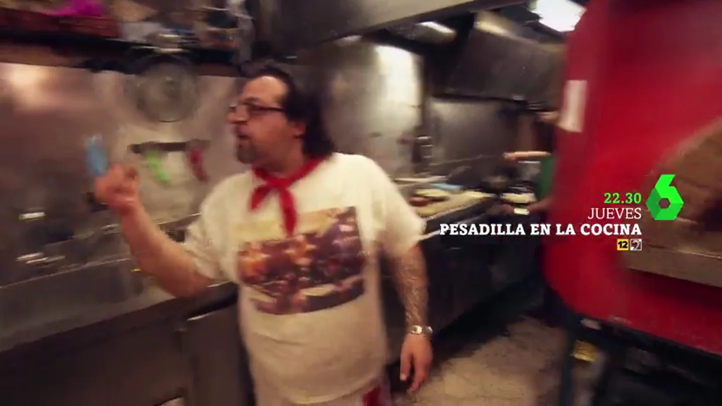 La respuesta del cocinero tras quemar la pizza que deja alucinado a Chicote: "A nosotros nos gusta así" La respuesta del cocinero tras quemar la pizza que deja alucinado a Chicote: "A nosotros nos gusta así"