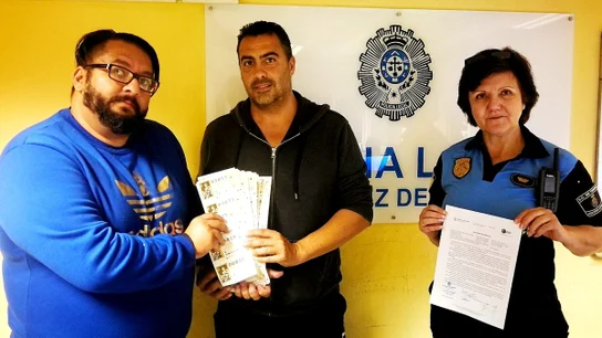 Un hombre devuelve a su dueño 352 décimos de Lotería de Navidad perdidos valorados en 7.040 euros en Santa Cruz de Tenerife Lotería de Navidad