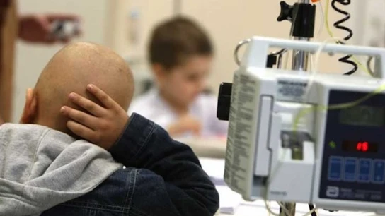 Imagen de un niño con cáncer Imagen de un niño con cáncer