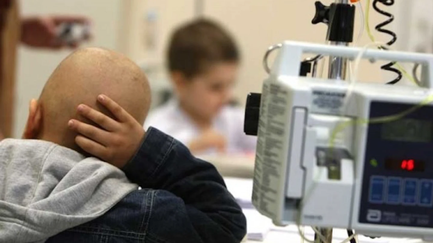 Imagen de un niño con cáncer Imagen de un niño con cáncer