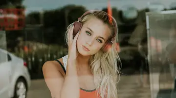 Escuchando música Escuchando música