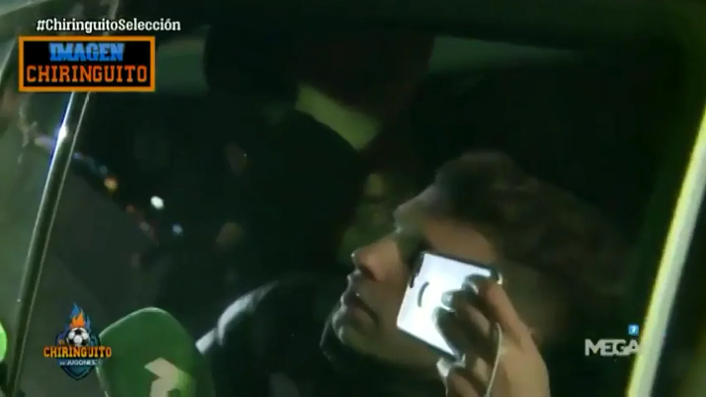 'El Chiringuito' capta la salida de Robert Moreno del Metropolitano tras el España - Rumanía 'El Chiringuito' capta la salida de Robert Moreno del Metropolitano tras el España - Rumanía