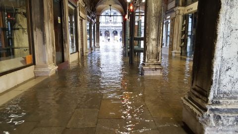 Venecia durante Acqua Alta 2017