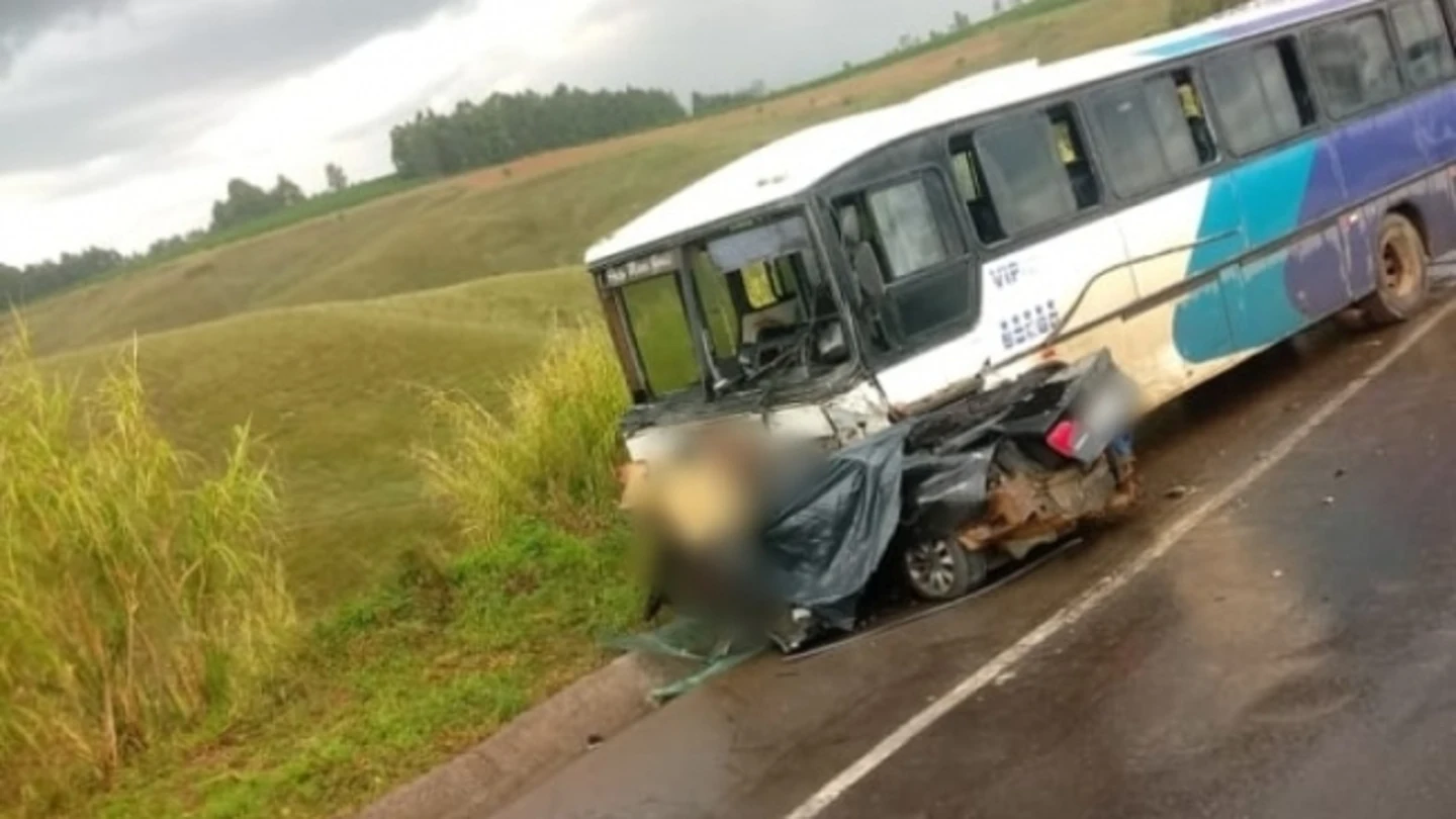 Imagen del autobús tras el fatídico accidente Imagen del autobús tras el fatídico accidente