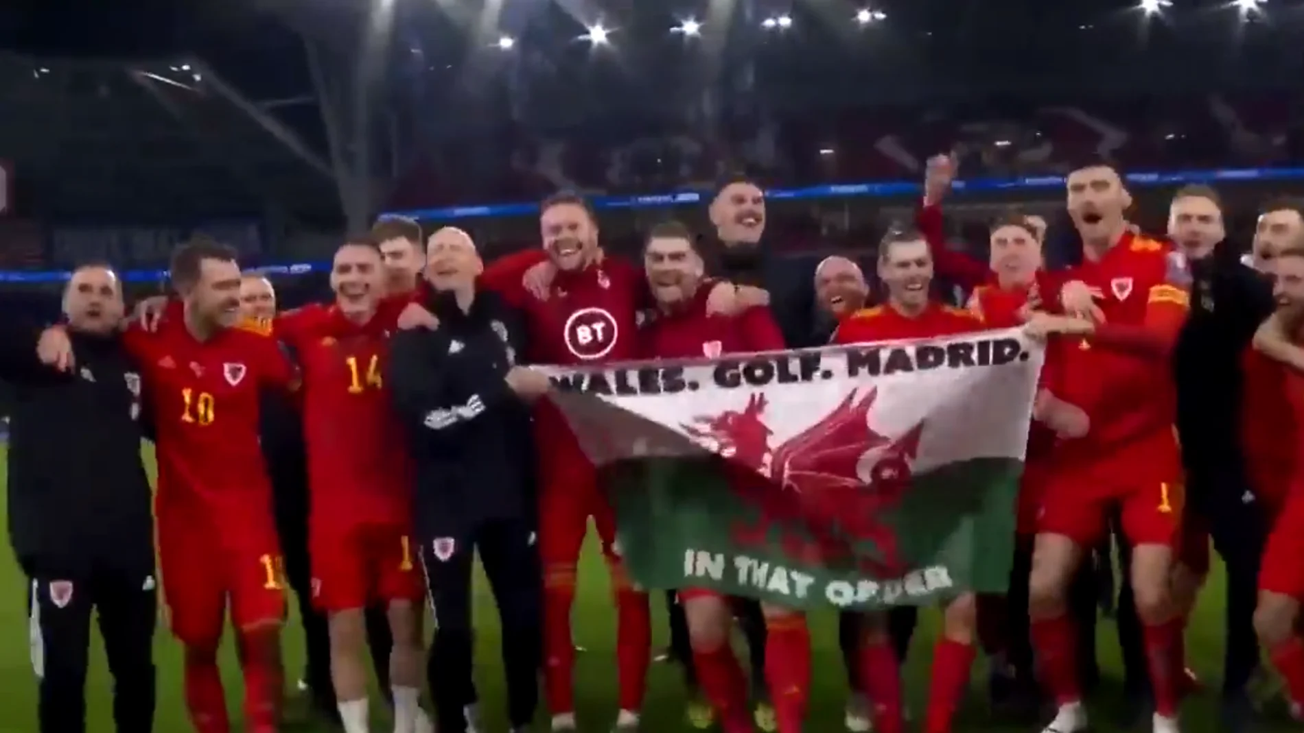 Gareth Bale y la polémica bandera con el mensaje "Gales. Golf. Madrid. En ese orden"