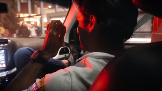 Carlos Sainz, en el interior de un vehículo al abandonar el circuito de José Carlos Pace en Brasil Carlos Sainz, en el interior de un vehículo al abandonar el circuito de José Carlos Pace en Brasil