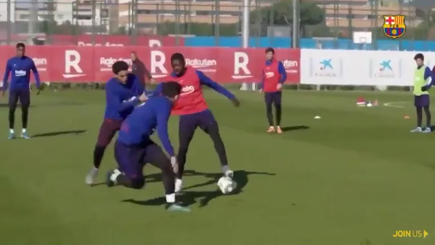 Escándalo de Dembéle en el entrenamiento del Barça: ¡Regatea a todos una y otra vez hasta marcar gol!