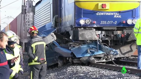 Dos muertos tras arrollar un tren una furgoneta en Manzanares, Ciudad Real Dos muertos tras arrollar un tren una furgoneta en Manzanares, Ciudad Real