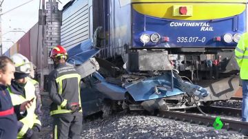 Dos muertos tras arrollar un tren una furgoneta en Manzanares, Ciudad Real