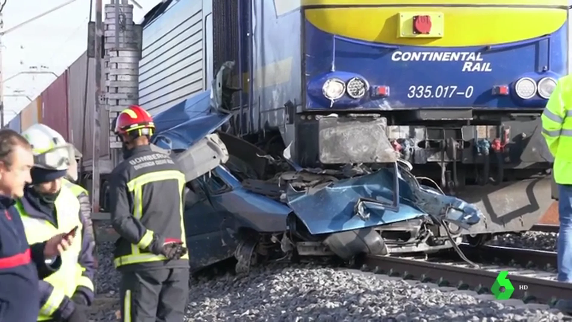 Dos muertos tras arrollar un tren una furgoneta en Manzanares, Ciudad Real
