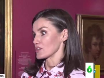 La 'reacción' de la reina Letizia cuando la confunden en directo con la reina Sofía La 'reacción' de la reina Letizia cuando la confunden en directo con la reina Sofía
