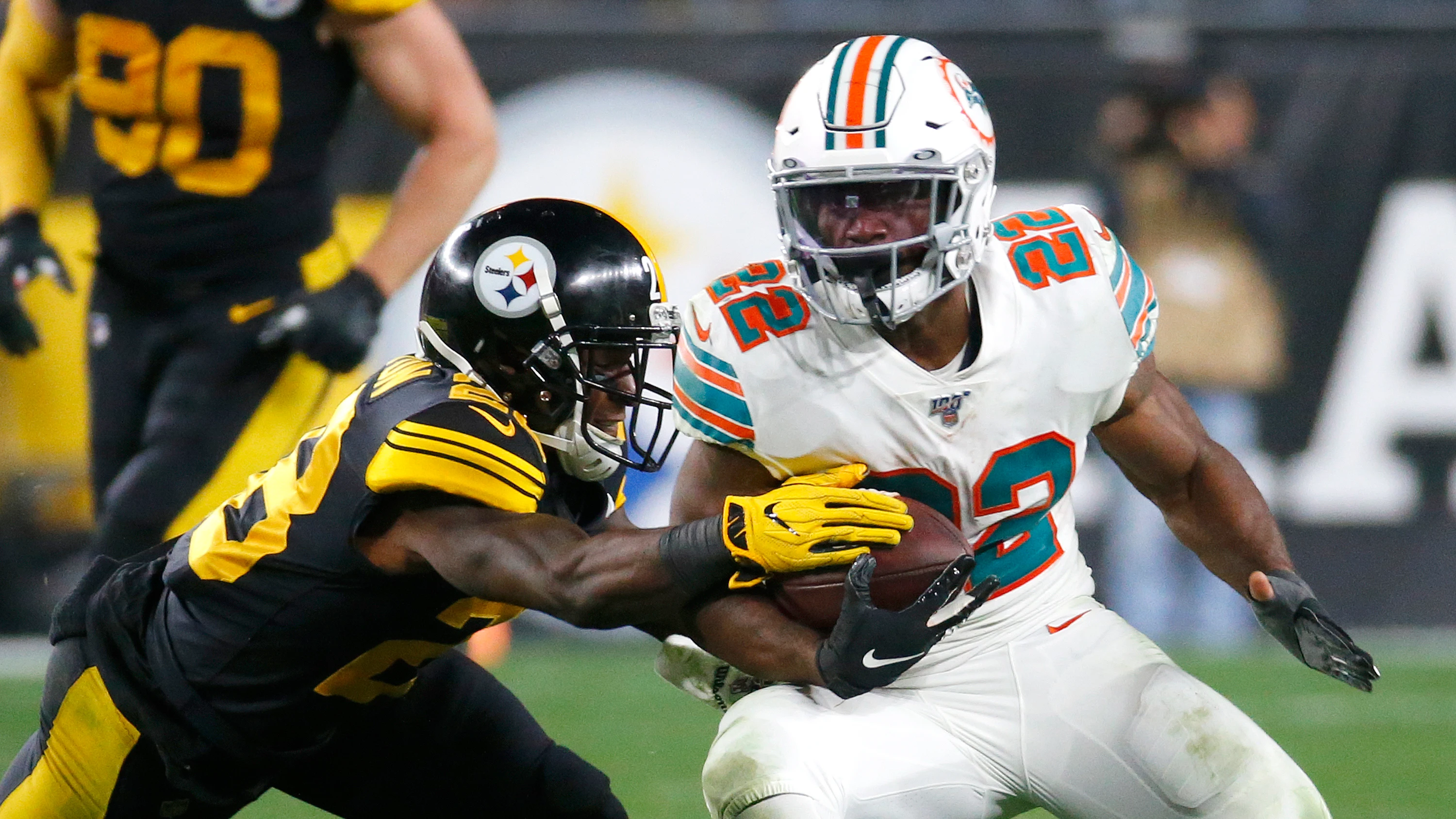 Mark Walton, durante un partido con los Dolphins