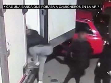 Detienen a 23 miembros de un mismo clan familiar por asaltar camiones en la AP7 Detienen a 23 miembros de un mismo clan familiar por asaltar camiones en la AP7