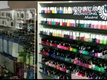La Policía localiza en Madrid un local que distribuía productos de manicura "explosivos" y "cancerígenos" sin licencia La Policía localiza en Madrid un local que distribuía productos de manicura "explosivos" y "cancerígenos" sin licencia
