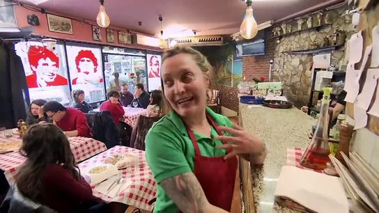 Carmen pierde los papeles y estalla contra una clienta: "¡Yo a usted la he tratado con respeto, ¿vale?!" Carmen pierde los papeles y estalla contra una clienta: "¡Yo a usted la he tratado con respeto, ¿vale?!"