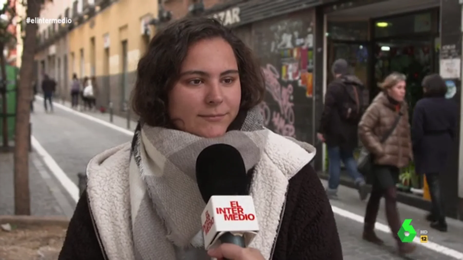 Los trucos de los jóvenes españoles para aumentar su paga: "Compro dos barras de pan y me quedo con el resto"