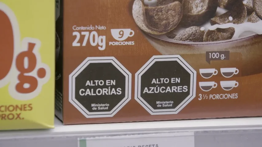 Así funciona el sistema de sellos que ayuda a reducir el consumo de azúcar, grasas y calorías