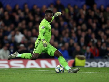 André Onana, en partido de Champions League con el Ajax André Onana, en partido de Champions League con el Ajax