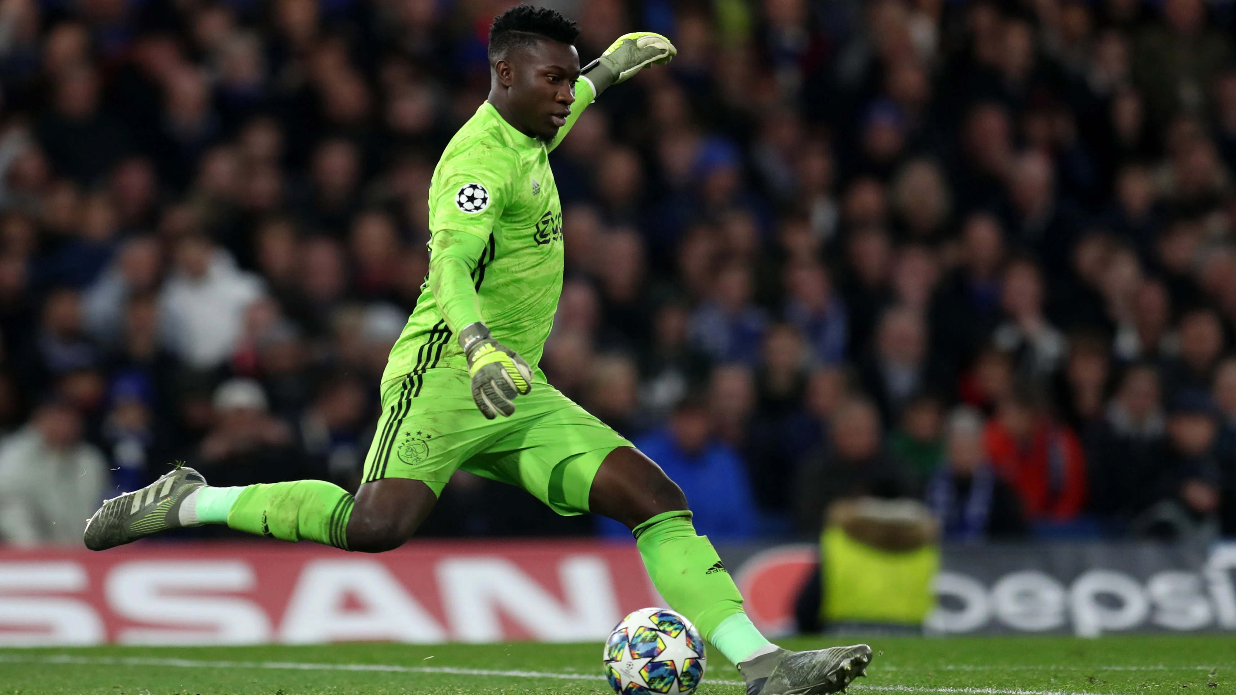 André Onana, en partido de Champions League con el Ajax