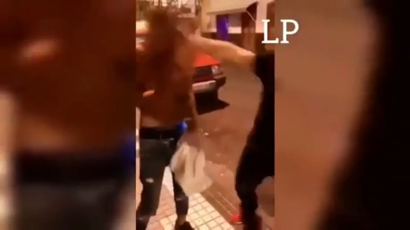 Un vídeo muestra una nueva y salvaje agresión salvaje a un joven en Gran Canaria Un vídeo muestra una nueva y salvaje agresión salvaje a un joven en Gran Canaria