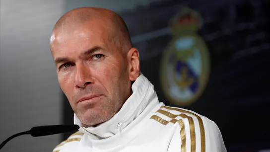 Barcelona - Real Madrid: Zinedine Zidane, durante una rueda de prensa Barcelona - Real Madrid