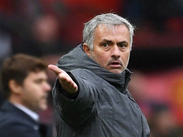 Jose Mourinho, delante de Pochettino Jose Mourinho, delante de Pochettino