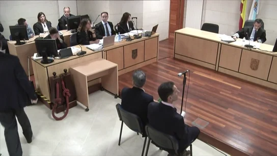 Expulsan al padre de Diana Quer tras gritar en el juicio a ‘El Chicle’: "¡Podría haber sido tu hija!" Expulsan al padre de Diana Quer tras gritar en el juicio a ‘El Chicle’: "¡Podría haber sido tu hija!"