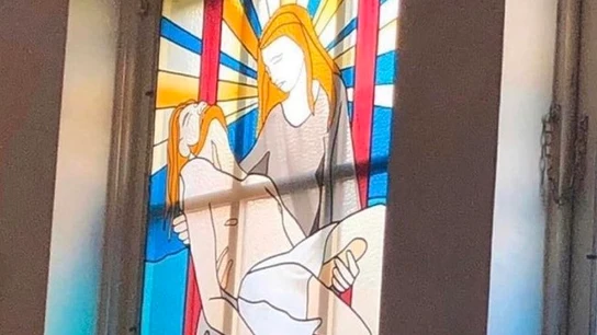 La vidirera de una iglesia que ha revolucionado a las mentes más sucias La vidirera de una iglesia que ha revolucionado a las mentes más sucias