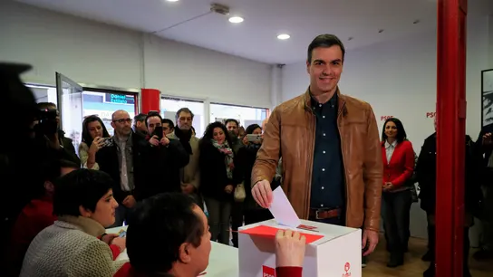 Pedro Sánchez ha votado la consulta a la militancia del Partido Socialista en la Agrupación de la localidad madrileña de Pozuelo de Alarcón Pedro Sánchez ha votado la consulta a la militancia del Partido Socialista en la Agrupación de la localidad madrileña de Pozuelo de Alarcón