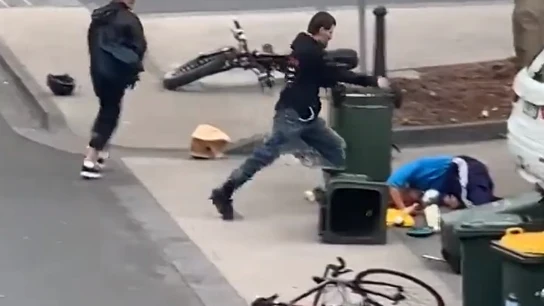 Salvaje agresión a un anciano Salvaje agresión a un anciano