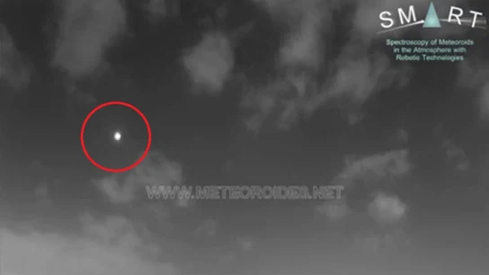 Un asteroide provoca una bola de fuego que cruza el cielo de Andalucía Un asteroide provoca una bola de fuego que cruza el cielo de Andalucía