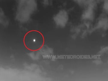 Un asteroide provoca una bola de fuego que cruza el cielo de Andalucía Un asteroide provoca una bola de fuego que cruza el cielo de Andalucía