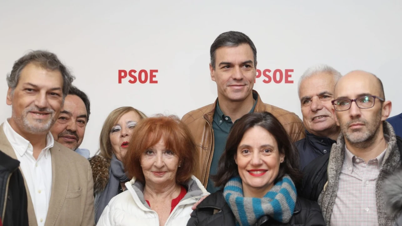 Pedro Sánchez con militantes del PSOE