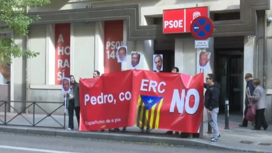 Pancarta que rechaza el acuerdo del PSOE con ERC Pancarta que rechaza el acuerdo del PSOE con ERC