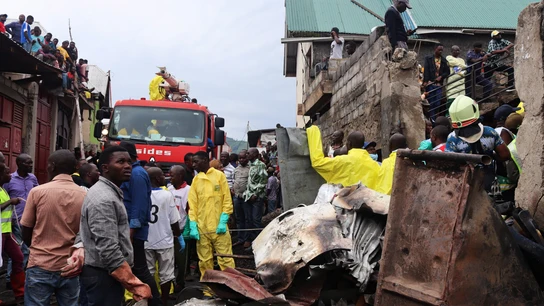 Al menos 26 muertos al estrellarse un avión en el Congo. Al menos 26 muertos al estrellarse un avión en el Congo.