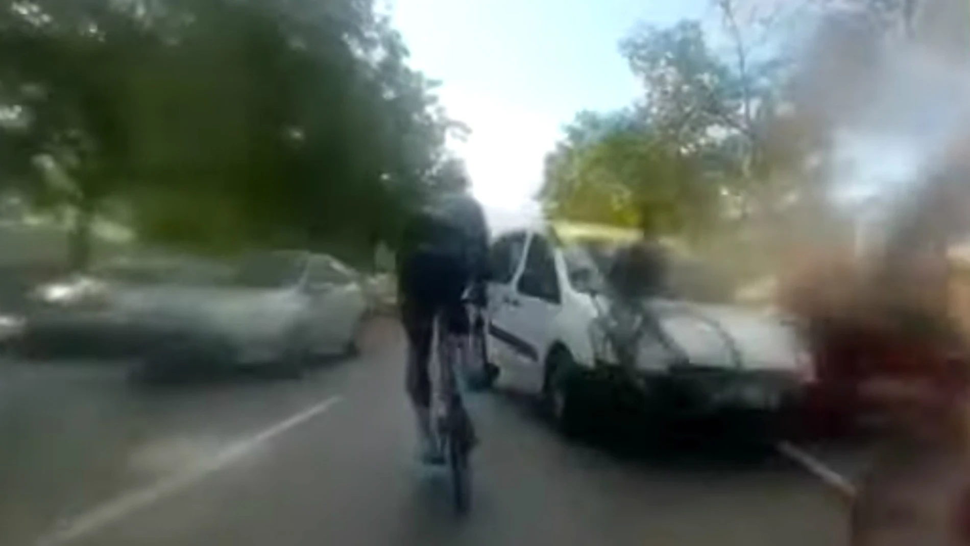 Una furgoneta atropella a varios ciclistas
