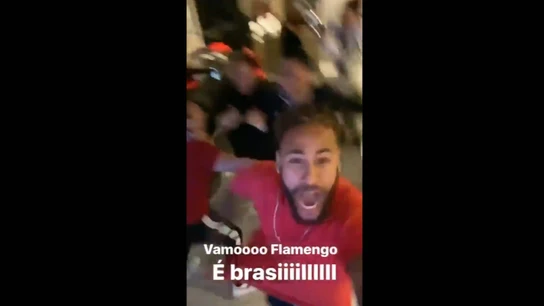 Neymar celebra la victoria del Flamengo Neymar celebra la victoria del Flamengo