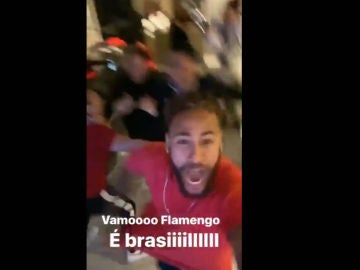 Neymar celebra la victoria del Flamengo Neymar celebra la victoria del Flamengo