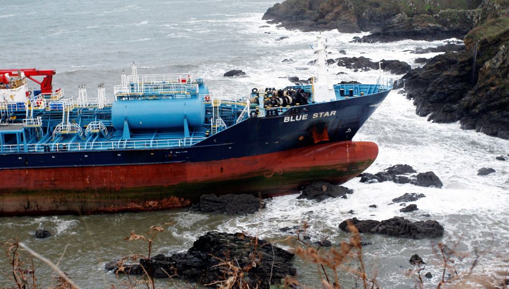 Una Empresa Extranjera Desencallara El Petrolero Blue Star En A Coruna