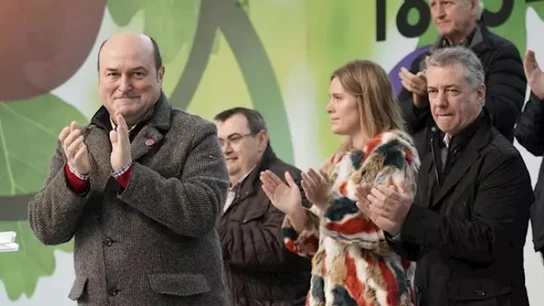 Ortuzar en un acto en Sukarrieta Ortuzar en un acto en Sukarrieta
