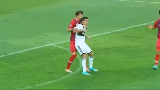 Fernando Amorebieta muerde a Nestor Camacho  Fernando Amorebieta muerde a Nestor Camacho