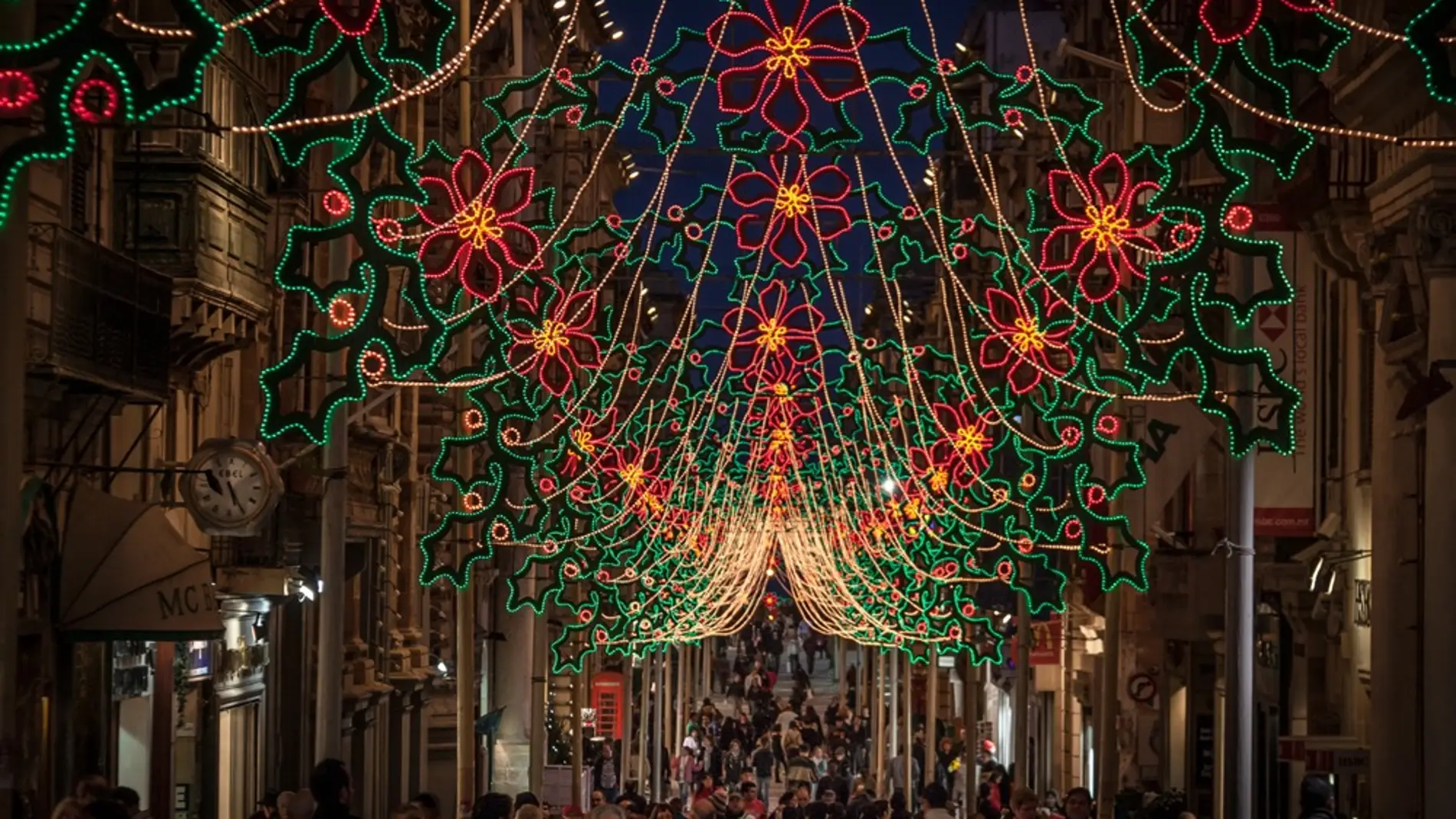Calles iluminadas en Malta en Navidad