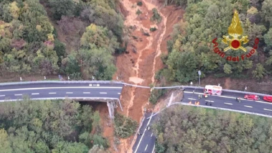Las fuertes lluvias causan la caída de un puente en el norte de Italia Las fuertes lluvias causan la caída de un puente en el norte de Italia