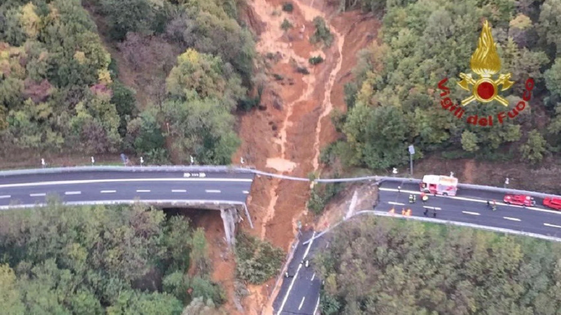Las fuertes lluvias causan la caída de un puente en el norte de Italia