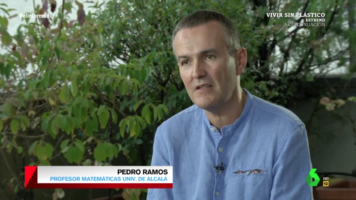 El profesor Pedro Ramos explica por qué a los españoles se nos atascan las matemáticas: "Estudiamos demasiadas y demasiado deprisa" El profesor Pedro Ramos explica por qué a los españoles se nos atascan las matemáticas: "Estudiamos demasiadas y demasiado deprisa"
