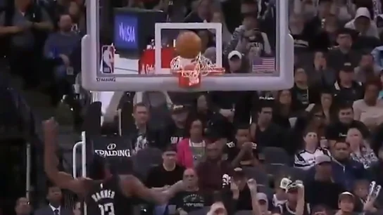 James Harden y su polémico mate James Harden y su polémico mate